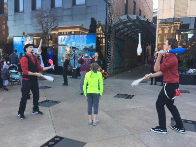 Circus Kaput Jugglers at CWE
