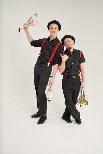Brothers Kaputnik jugglers