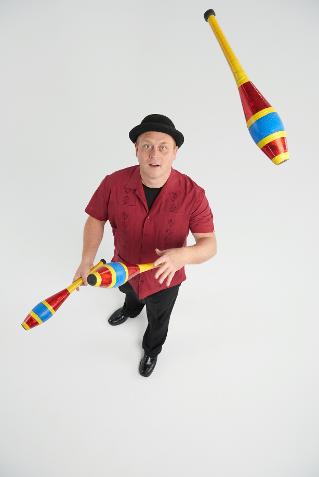 OMG Josh juggling clubs