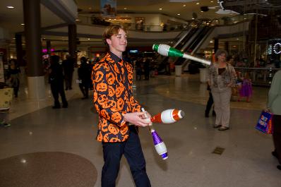 Tommy the Wizard juggling at an event