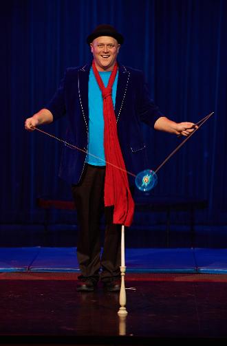 OMG Josh juggling at a show