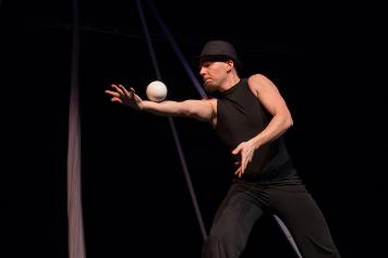 Peter Contact Juggling