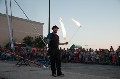 'Mazing Matthias performing with fire